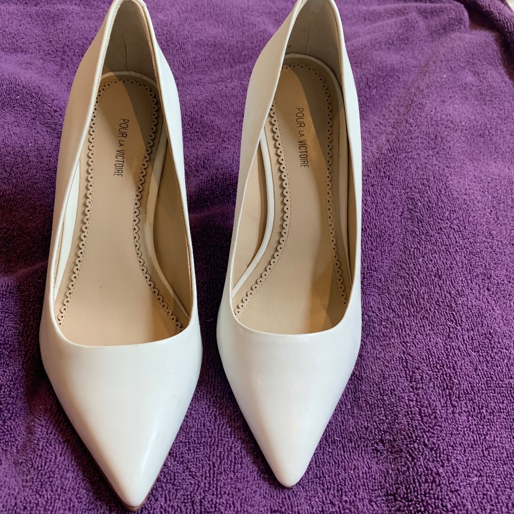 NWOB Pour la Victoire White Leather Pumps sz 8.5